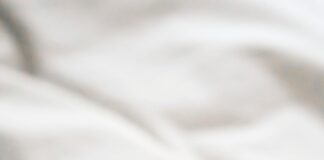 How To Freshen Up Your Bedroom With Homemade Linen Sprays Easily