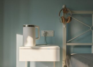 How to Organize and Declutter Your Bedroom in One Hour Effortlessly