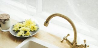 How To Unclog A Kitchen Sink Without Chemicals: Easy Natural Hacks