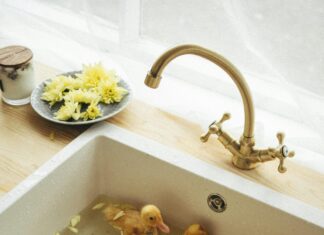 How To Unclog A Kitchen Sink Without Chemicals: Easy Natural Hacks