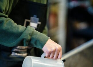 How To Clean Your Home Using Only Baking Soda And Vinegar Easily