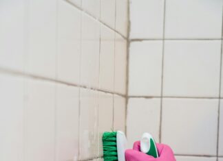 How to Clean Mold and Mildew From Tiles and Grout: Expert Tips